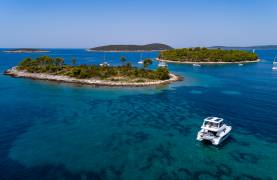 Moorings 403PC – 3 Cabin Catamaran