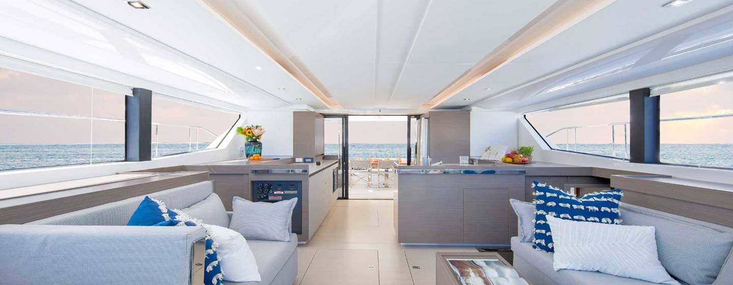 tm_glb_moorings464pc_livingroom